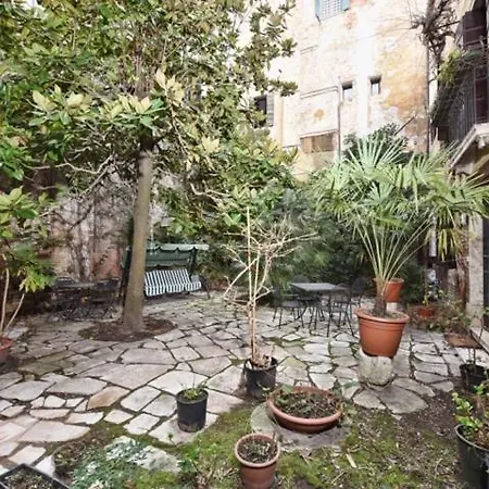 Appartement San Marco Garden House *